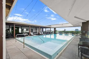 Cambria Hotel Orlando near Universal Theme Parks - Piscina