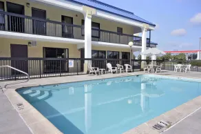 Super 8 by Wyndham Ruther Glen Kings Dominion Area - Piscine