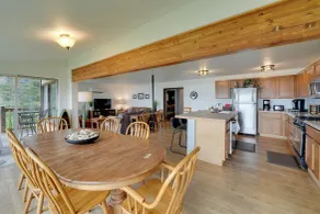 Cozy Beachouse: View & Deck, Steps from Skagit Bay - Interiør
