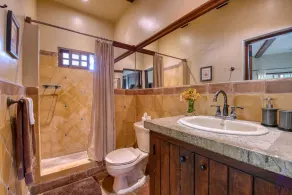 La Veranera, Playa El Coco - Bathroom
