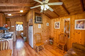 Lake Whitney Camping Resort Ramp Cabin 4 - Værelse