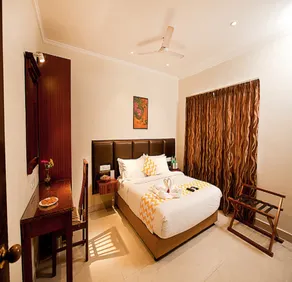 Blossoms Hotel & Service Apartments - Chambre