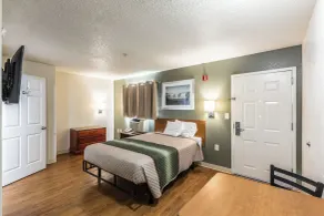 HomeTowne Studios by Red Roof Atlanta - Chamblee - Værelse