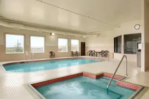 Days Inn by Wyndham Innisfail - Pool