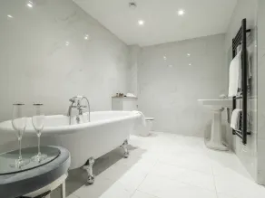 Bowers Mill Aparthotel - Bathroom