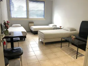 PARIS par trains, AREA, Studios avec salle de bain et kitchenette Privées, OU, chambres avec salles bain et cuisines communes - Værelse