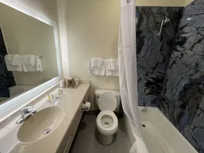 Super 8 by Wyndham Wooster - Salle de bain