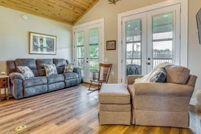 Escape to Nature: Lakefront Jay Cottage w/ Views! - Interni