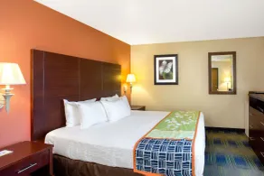 Days Inn by Wyndham Fremont - Chambre