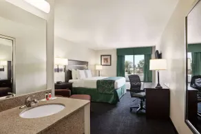 Travelodge by Wyndham McAlester - Chambre