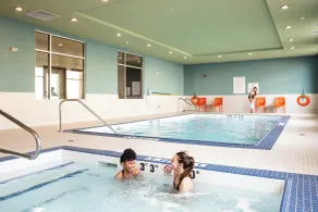 Holiday Inn Express & Suites - West Edmonton-Mall Area by IHG - Piscina