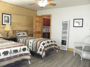 CREEKSIDE LODGE - Room