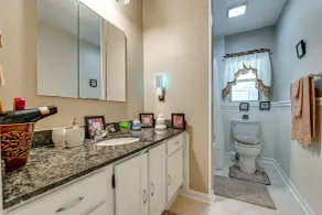 Home in Temple w/ Screened Porch + Gas Fireplace! - Bathroom