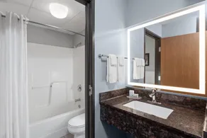 AmericInn by Wyndham West Salem - Badrum