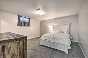 Spacious Massillon Log Cabin w/ Fire Pit! - Innvendig