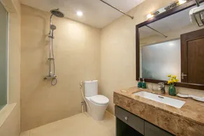 Brilliant Me Tri Hotel - Bathroom