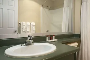 Ramada Merritt - Salle de bain