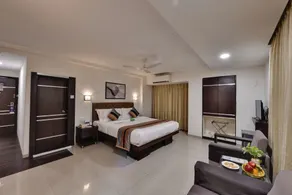 Click Hotel Yuvraj - Chambre