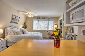 Lake Arrowhead Studio Near Hiking w/ Hot Tub - Interior