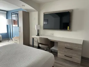 La Quinta Inn & Suites by Wyndham Albuquerque Midtown - Zimmer
