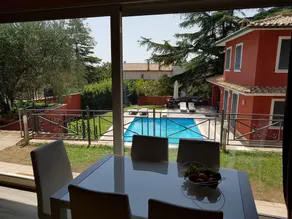 VILLA IL CICLAMINO WITH POOL FOR YOUR SOLE USE INGROUND & BIG - 70m2 house & 300m2 outdoor, child & pet friendly, 10 min drive to Montebello Station connecting to ancient Rome in 20 min, 5 min drive to supermarket & Riano medieval burg -warm ML guest care - Piscina