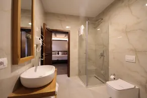 Kruja Albergo Diffuso , Inside Kruja Castle - Bathroom