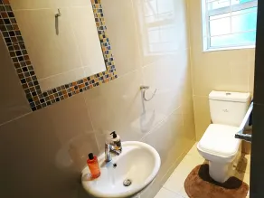 Upper Bloem Apartment - Baño