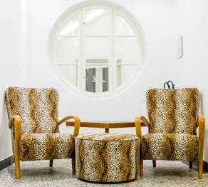WH Apartments - Sittområde i lobbyn
