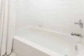 Ramada by Wyndham Sherwood Park - Salle de bain