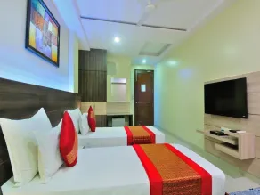 Hotel Sky Rich International -Near to Famous Karol Bagh Market & Metro Station - Zimmer