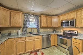 Family Blue Ridge Gem w/ Hot Tub! 1/2 Mi to River - Interiör