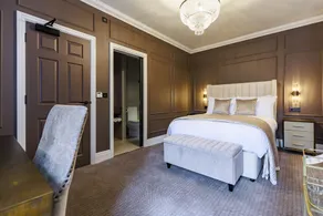 The Seven Chester - Room
