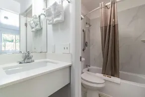 Motel 6 Tampa Near Fairgrounds - Casino - Bathroom
