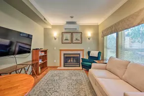 Welcoming Edmonds Vacation Rental w/ Fireplace! - Front of property
