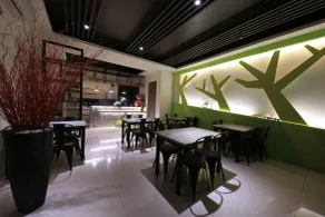 Early Summer - Restaurant