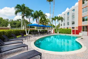 Holiday Inn Express Miami Airport Doral Area by IHG - Piscine