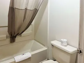 Studio 6 Suites Dayton OH Englewood - Badrum
