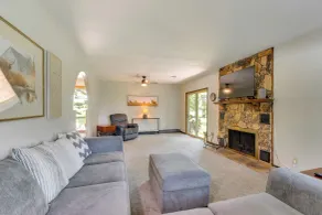 9 Mi to Downtown Rushville: Cozy Getaway w/ Grill - Interiör