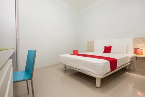RedDoorz Syariah at Kartohardjo Madiun - Room