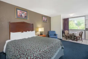 Days Inn by Wyndham Arlington Pentagon - Room