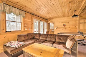 Quiet Waterfront Cabin w/ Dock, Game Room, Hot Tub - Interiør