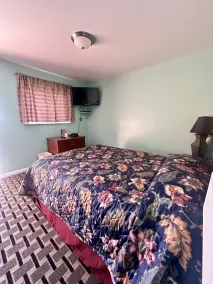 Your Motel - Room
