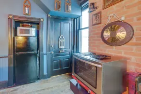 Stunning Historic Home w/ Original Features! - Innvendig