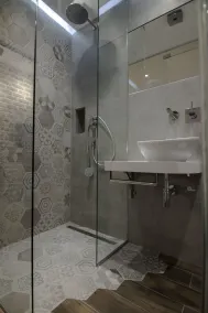 Level Luxury Suites - Bathroom