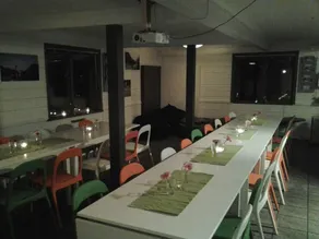 Folven Adventure Camp - Siddeområde i lobbyen