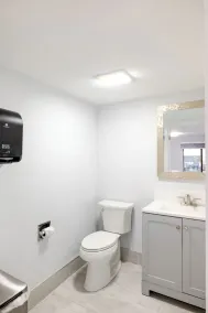 Days Inn & Suites by Wyndham Bossier City LA Shreveport - Bathroom