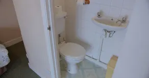 The Coach and Horses - Bathroom