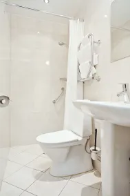Center Hotel - Sure Hotel by Best Western - Bathroom