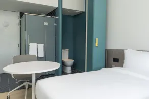GO Hotel Bowin at Robinson Lifestyle Bowin - Bathroom