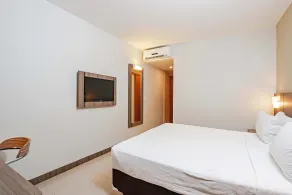 Slim Hotel Curitiba Av das Torres - Room